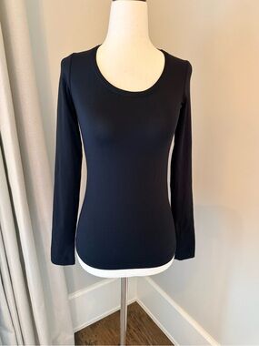 WOLFORD - New Classic Long-Sleeve Scoop Neck Top - Black!